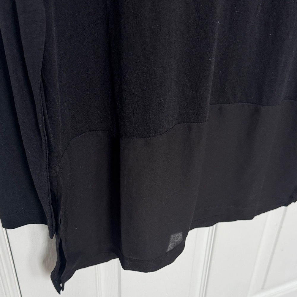 Women's Black Long-Sleeve Crew Neck Top